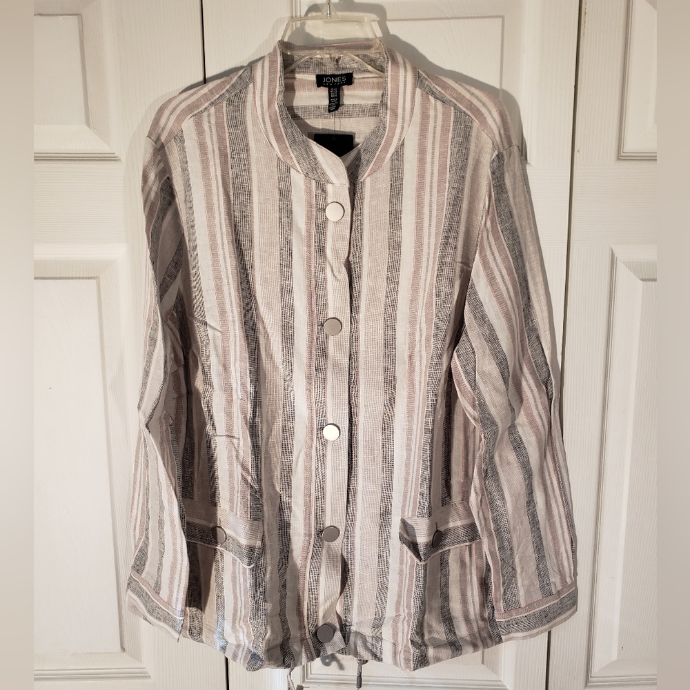 Jones New York blazer or jacket lines blend
